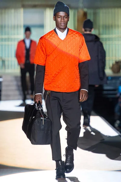 Look 3